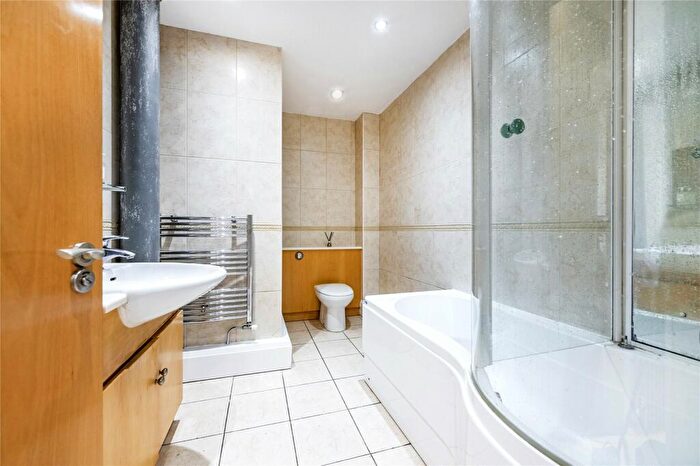 1 Bedroom Apartment For Sale In Shepherdess Place, N1