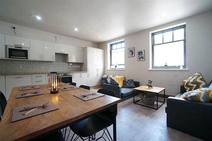 5 Bedroom Apartment To Rent In High Street, Bangor, LL57