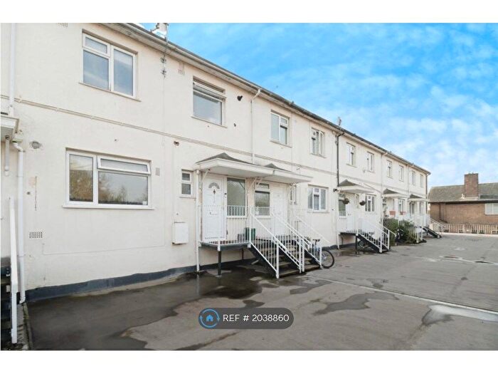3 Bedroom Maisonette To Rent In Whitmore Way, Basildon, SS14