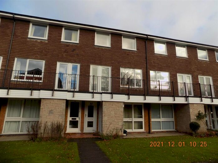 2 Bedroom Maisonette To Rent In Avon Drive, Moseley, Birmingham B13