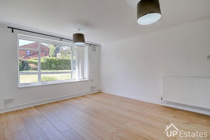 2 Bedroom Flat For Sale In Elm Wood Court, St. Nicholas Street, Coventry, CV1 - Photo 2