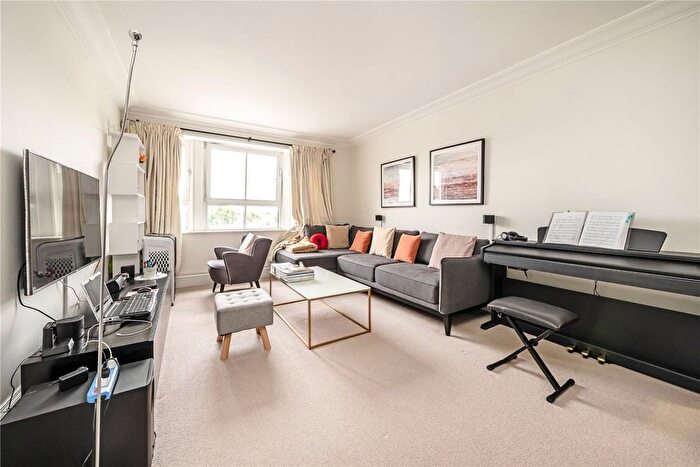 2 Bedroom Flat To Rent In Consort Court, Kensington, W8