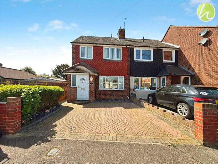 3 Bedroom End Of Terrace House For Sale In Larkswood Road, Corringham, SS17