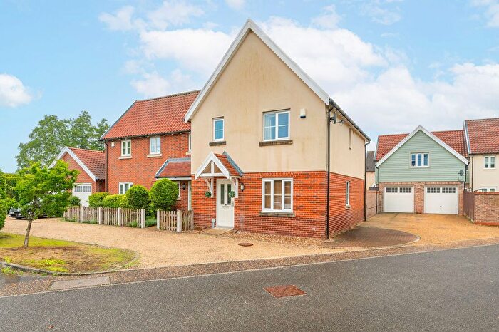 3 Bedroom Semi-Detached House For Sale In Larks Place, Dereham, NR20