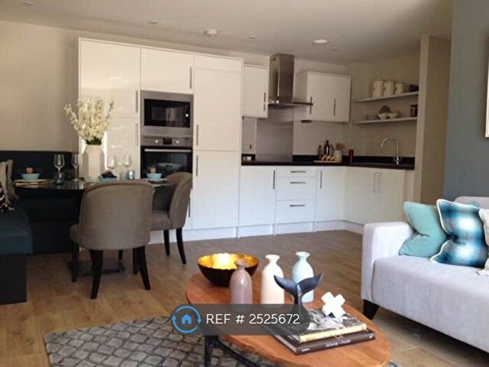 2 Bedroom Flat To Rent In Palm House, London, SE11