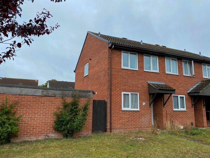 2 Bedroom Property To Rent In Rodney Drive, Mudeford, Christchurch, BH23