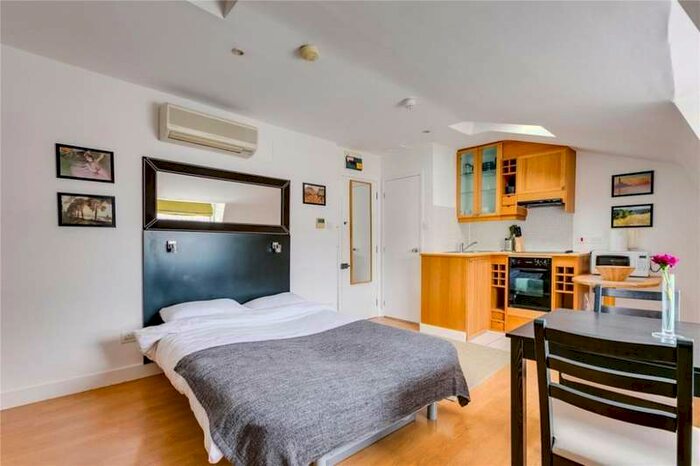 Flat To Rent In Gloucester Street, Pimlico, SW1V