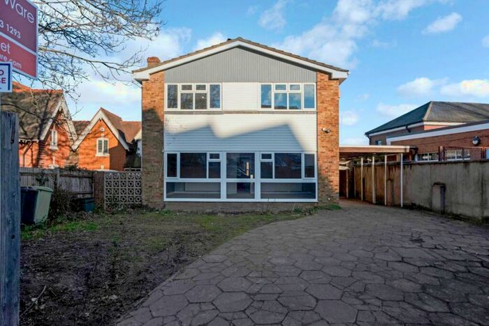 4 Bedroom House To Rent In Plaistow Lane, Bromley, Kent, BR1