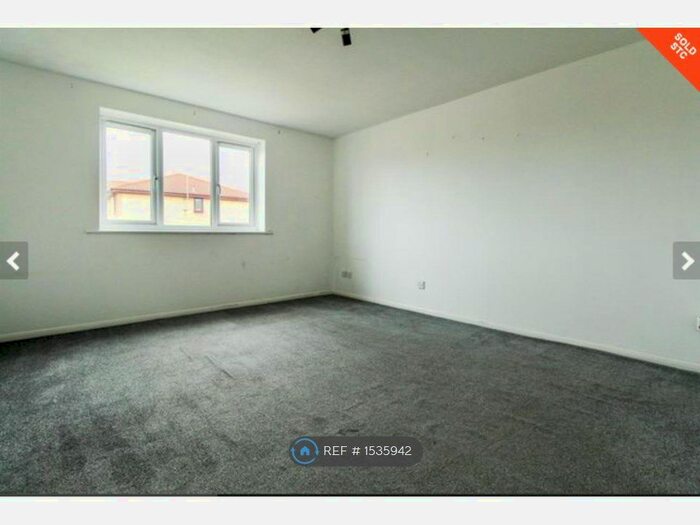 2 Bedroom Flat To Rent In Lowestoft Drive, Slough, SL1