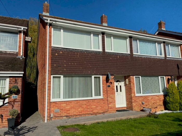 3 Bedroom Semi-Detached House To Rent In Linden Walk, North Baddesley, SO52