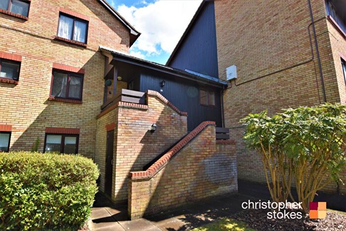 Studio To Rent In King Arthur Court, Cheshunt, Waltham Cross, Hertfordshire, EN8