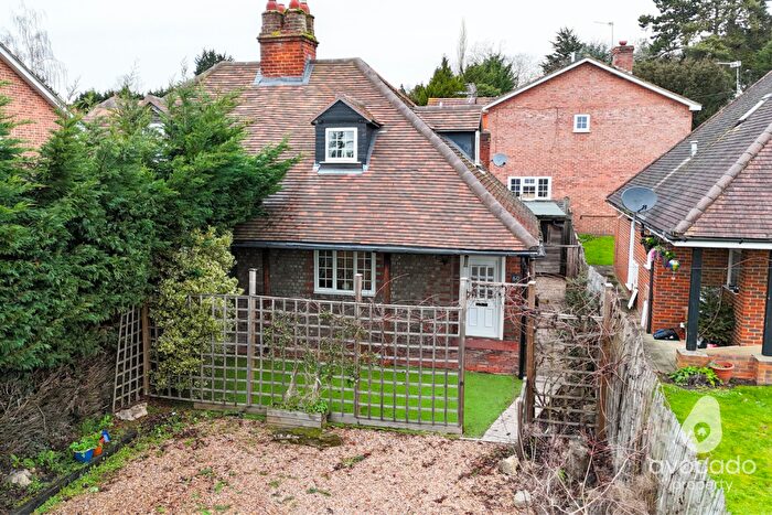 2 Bedroom Semi Detached House For Sale In Bath Road, Calcot, RG31