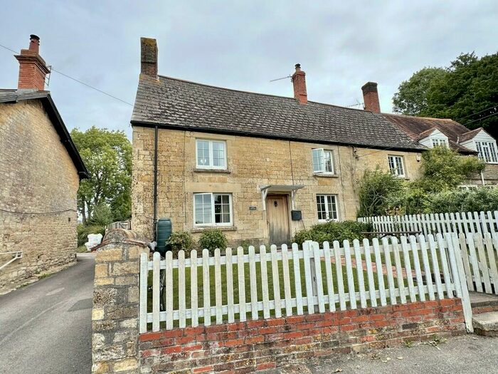 3 Bedroom Cottage To Rent In Burton Street, DT10
