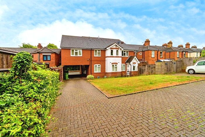 2 Bedroom Flat For Sale In Portswood Road, Southampton, Hampshire, SO17