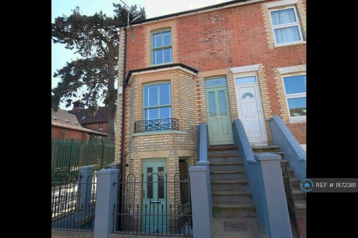 4 Bedroom End Of Terrace House To Rent In Donnington Gardens, Reading, RG1