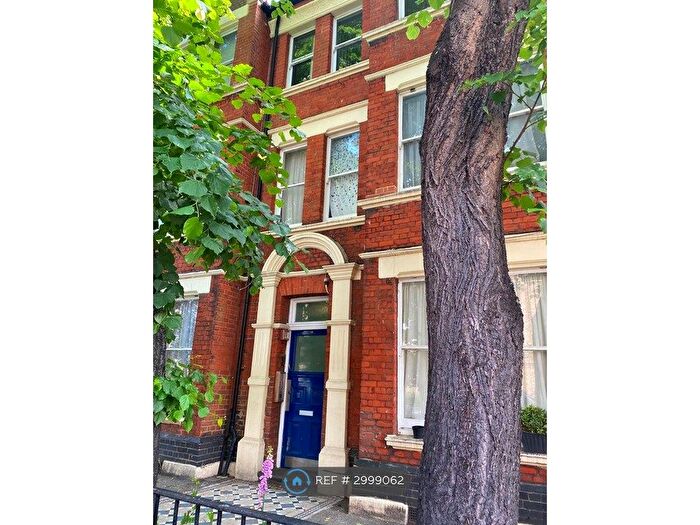 3 Bedroom Flat To Rent In Langton Road, London, SW9