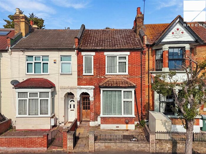 3 Bedroom Property For Sale In Selwyn Avenue, Highams Park, E4