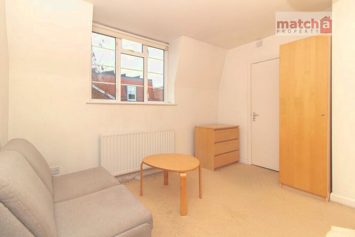 Studio To Rent In Hastings Road, Ealing, London, W13