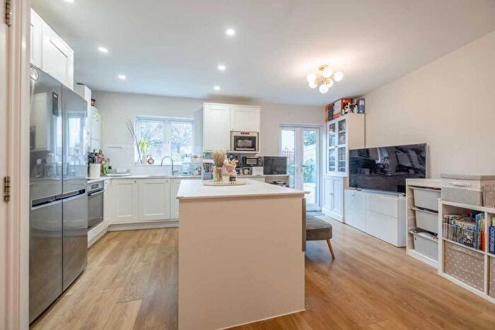 4 Bedroom End Of Terrace House For Sale In Kingsquarter, Maidenhead, SL6