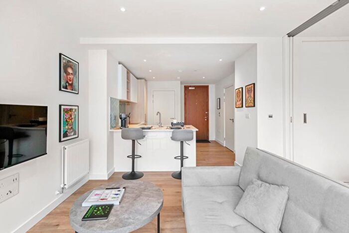 1 Bedroom Flat To Rent In Mary Neuner Road, London, N8