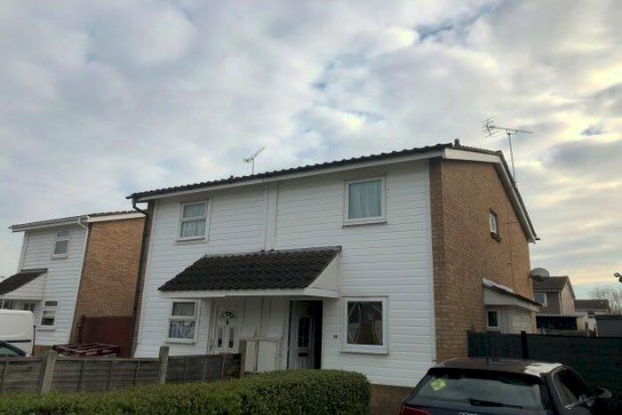 2 Bedroom Property To Rent In Burnt Mills, Basildon, SS13