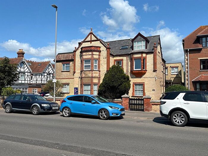 2 Bedroom Flat For Sale In Victoria Avenue, Swanage, BH19