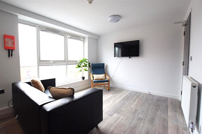 3 Bedroom Flat To Rent In Apt, Brayford Court - Student Apartment - /, LN1