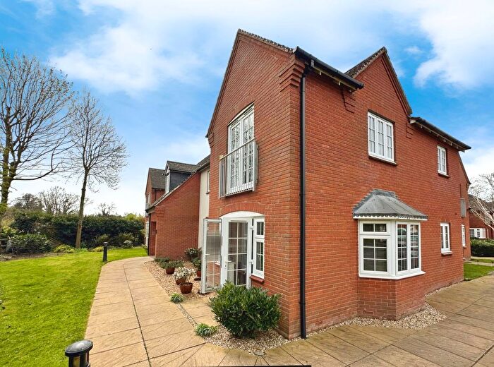 2 Bedroom Flat For Sale In Old Stafford Road, Cross Green, Wolverhampton, WV10