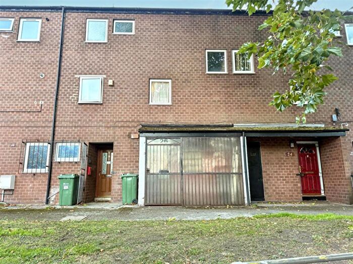 2 Bedroom Apartment For Sale In Snowden Vale, Leeds, LS13