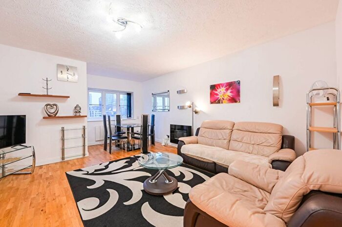 2 Bedroom Flat To Rent In Wheat Sheaf Close, Docklands, London, E14