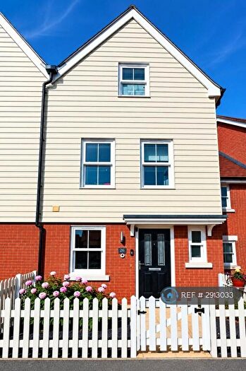4 Bedroom Terraced House To Rent In Walker Mead, Biggleswade, SG18