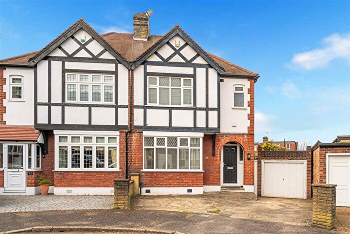 3 Bedroom Semi Detached House For Sale In Frinton Drive, Woodford Green, IG8