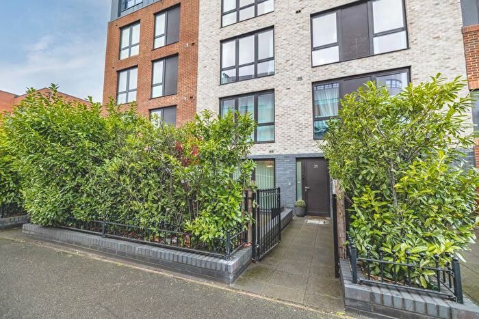 1 Bedroom Flat For Sale In Bath Road, Slough, SL1