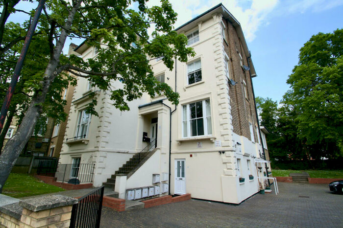 2 Bedroom Flat To Rent In Belvedere Road, SE19