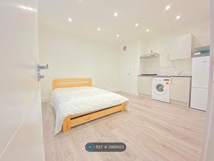 Studio To Rent In Middlesex, Pinner, HA5
