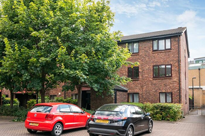 2 Bedroom Flat To Rent In Allendale Close London, SE5