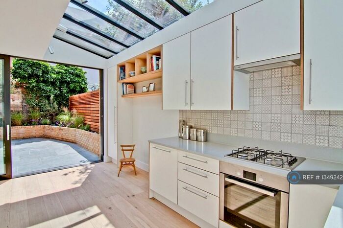 2 Bedroom Flat To Rent In Gillespie Road, London, N5