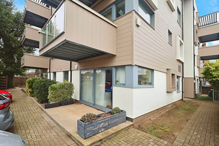 2 Bedroom Flat For Sale In Royal Mews, Southend-On-Sea, SS1
