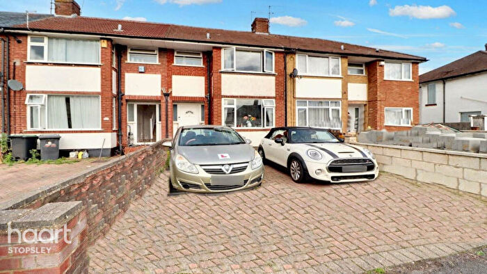 3 Bedroom Terraced House For Sale In Stanford Road, Luton, LU2