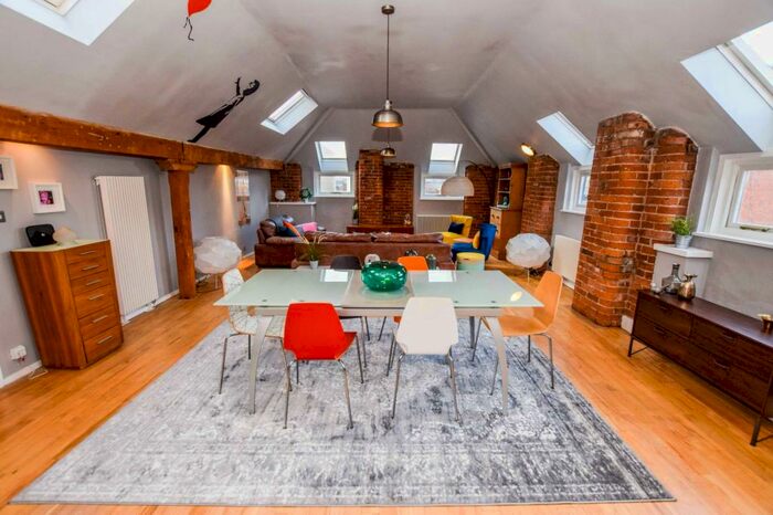 3 Bedroom Flat To Rent In - Sackville Street, City Centre, Manchester, M1