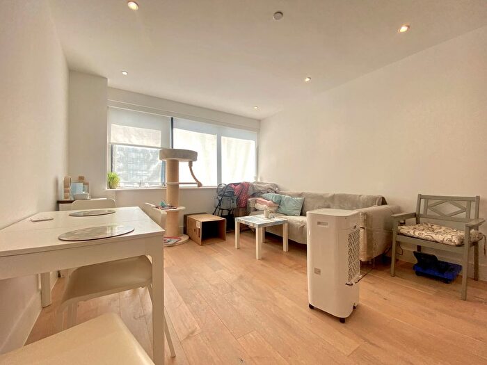 2 Bedroom Flat To Rent In Romney Place, Maidstone, ME15