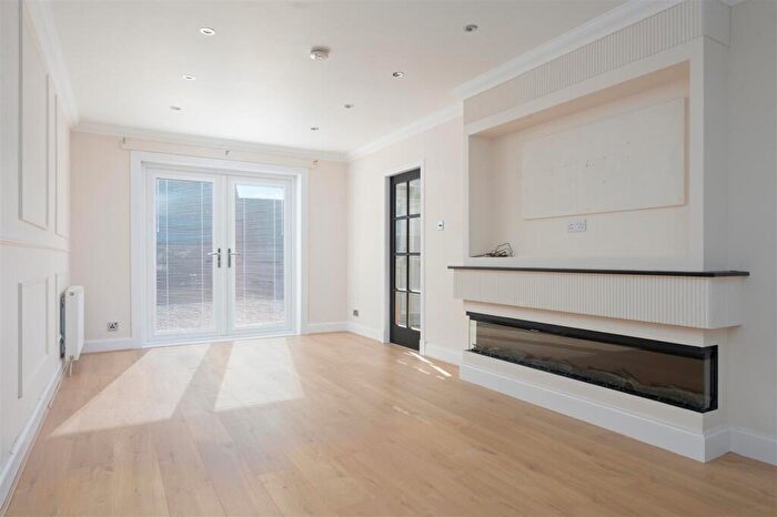 2 Bedroom Semi-Detached House For Sale In Evershed Drive, Dunfermline, KY11