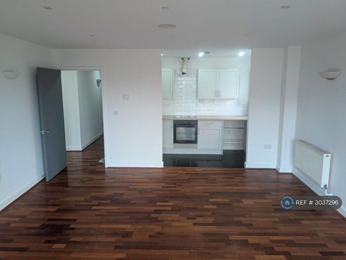 3 Bedroom Flat To Rent In Thamewalk, London, SE28