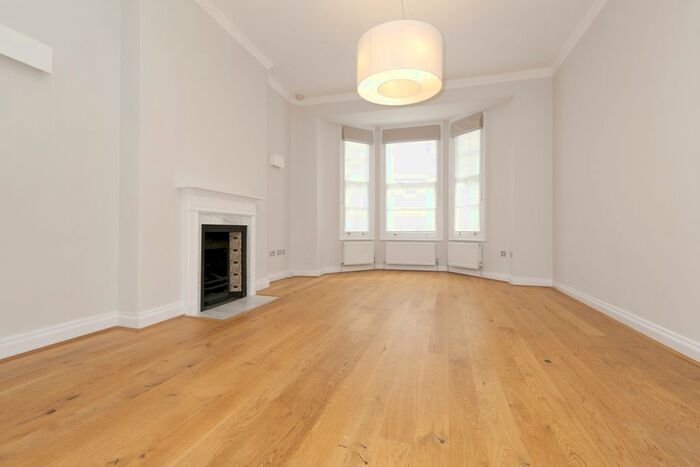 3 Bedroom Flat To Rent In Upper Berkeley Street, London, W1H
