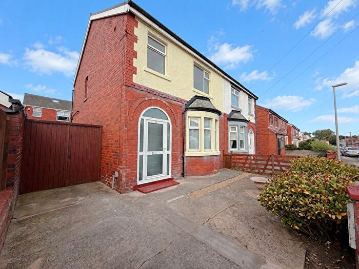 3 Bedroom Semi Detached House For Sale In Beverley Grove, Blackpool, FY4