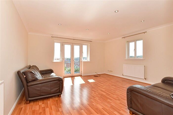2 Bedroom Flat For Sale In Florin Drive, Rochester, Kent, ME1