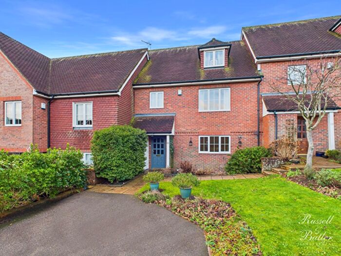 4 Bedroom Town House For Sale In Aris Way, Buckingham, Buckinghamshire, MK18