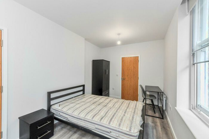 Studio To Rent In Long Row, Nottingham, NG1