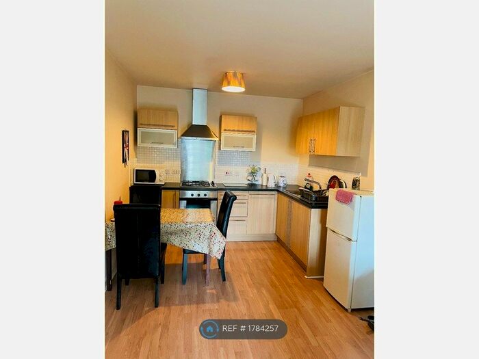 2 Bedroom Flat To Rent In Huntsman Lodge, Sheffield, S5
