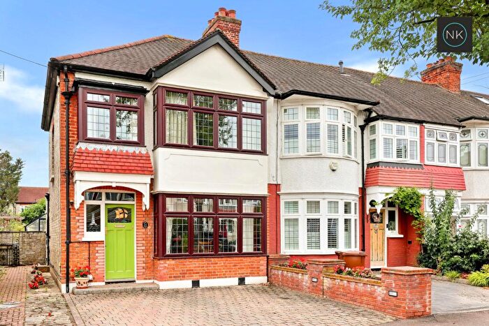 3 Bedroom End Of Terrace House For Sale In Cranston Gardens, Chingford, London, E4